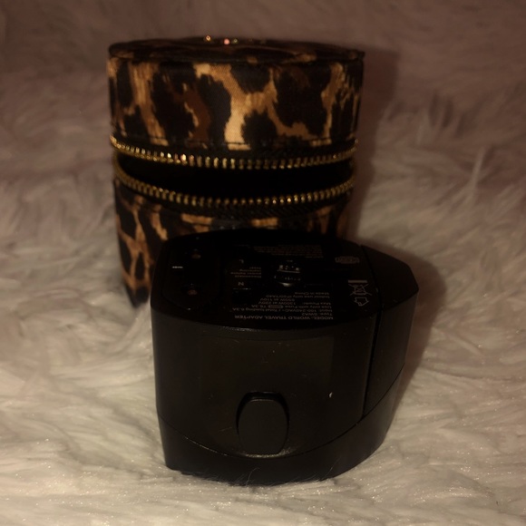 Universal Travel Charger by Victoria’s Secret in super cute leopard print case. - Picture 6 of 6